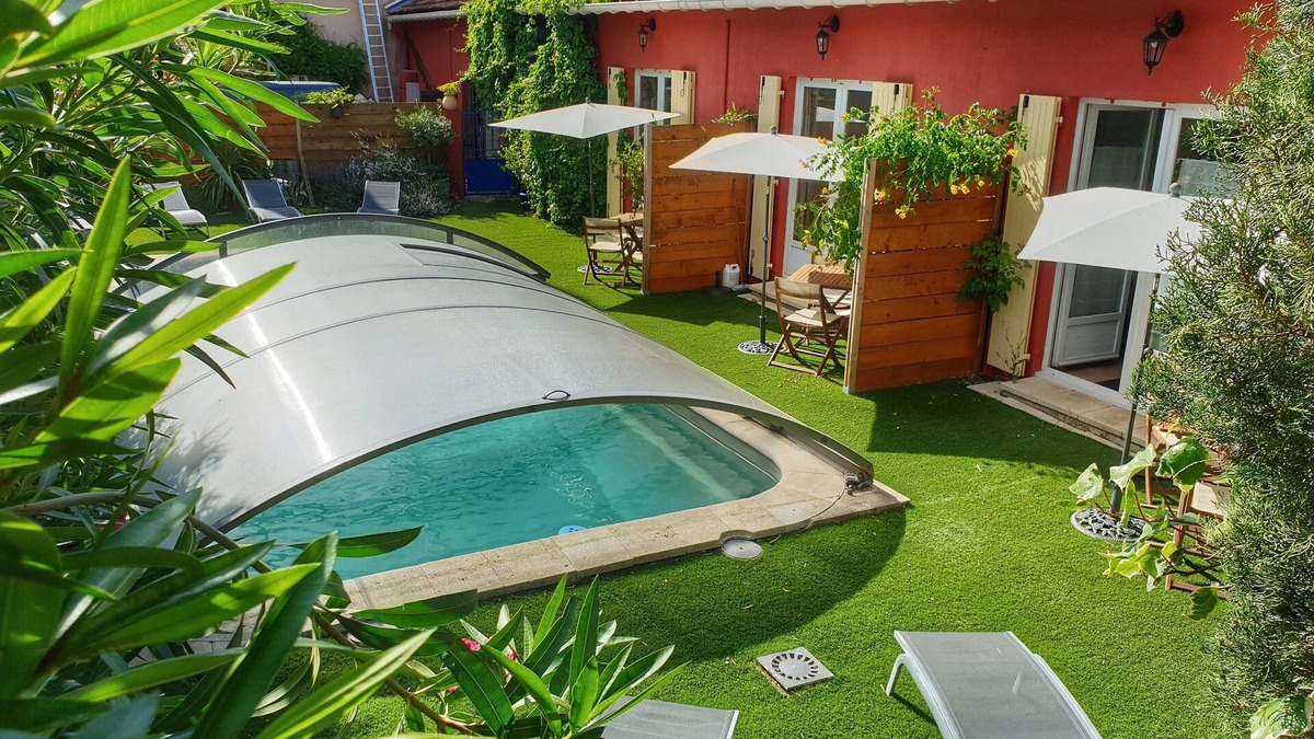 Vacqueyras Cottage | Charming cottage with jacuzzi and swimming pool in the heart of the village of Vacqueyras