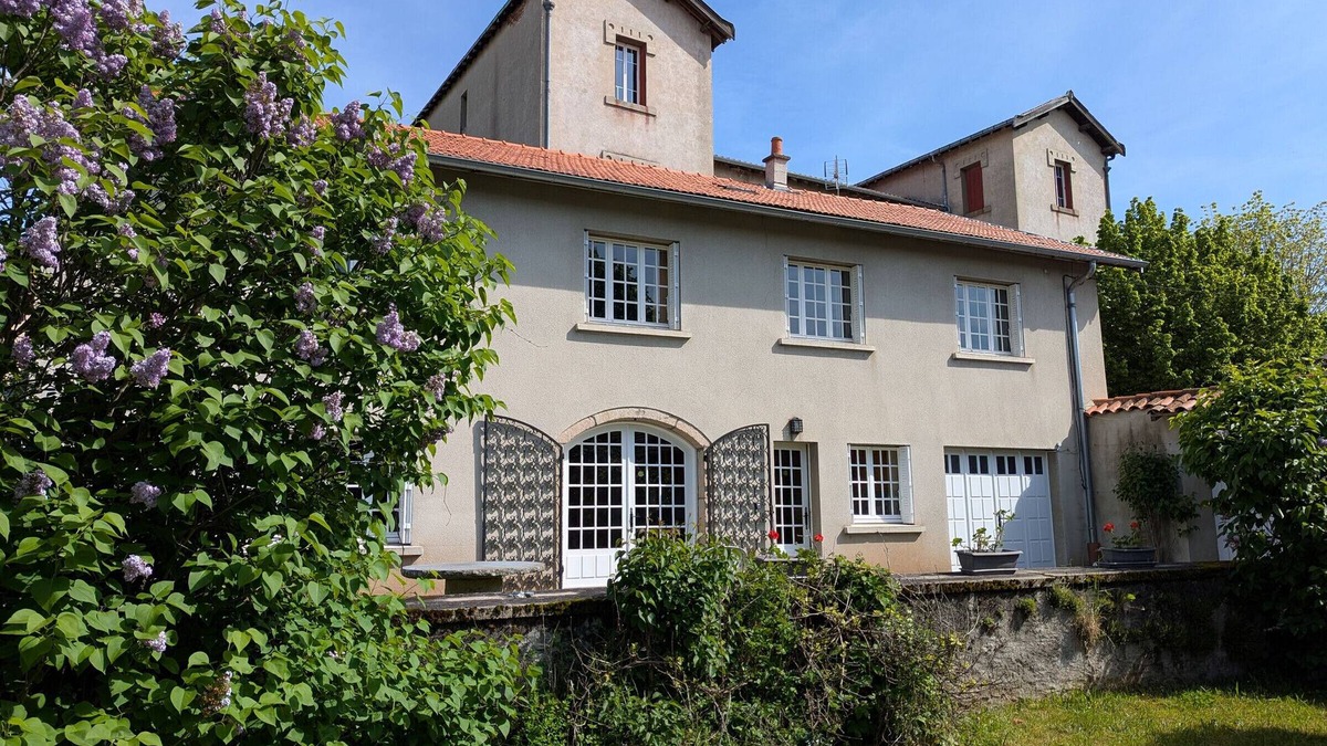 Allegre Cottage | Charming Cottage with Courtyard in Historic Allègre Near Amenities