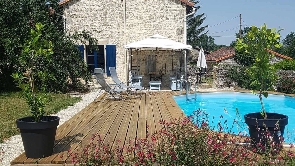 Bioussac Cottage | CHARMING COTTAGE WITH TERRACE OVERLOOKING THE COUNTRYSIDE