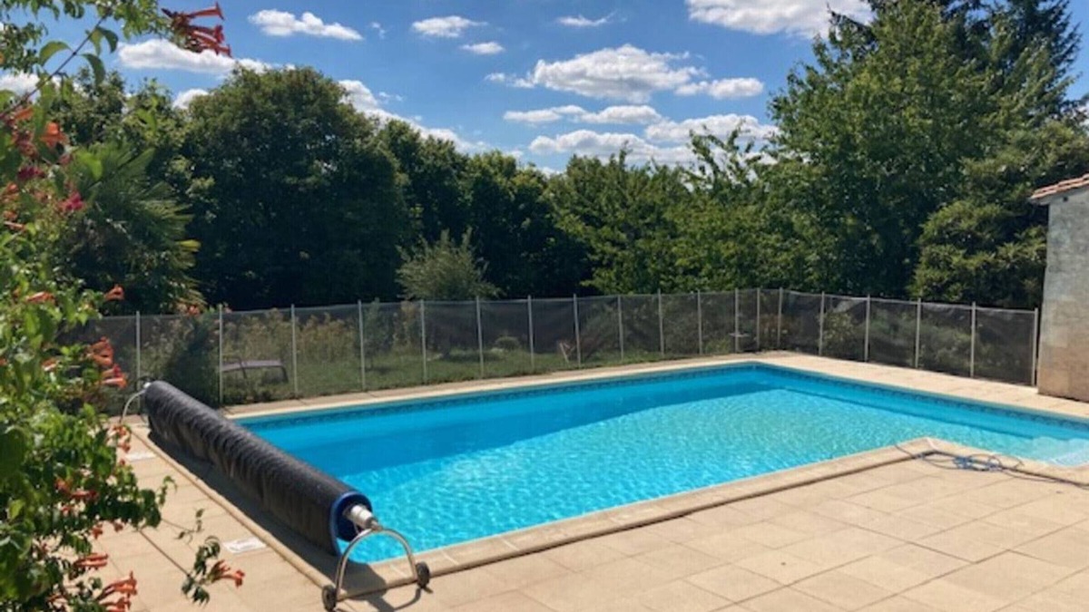 Chadurie Cottage | Charming Cottage with Private Garden, Shared Pool, and Child-Friendly Amenities