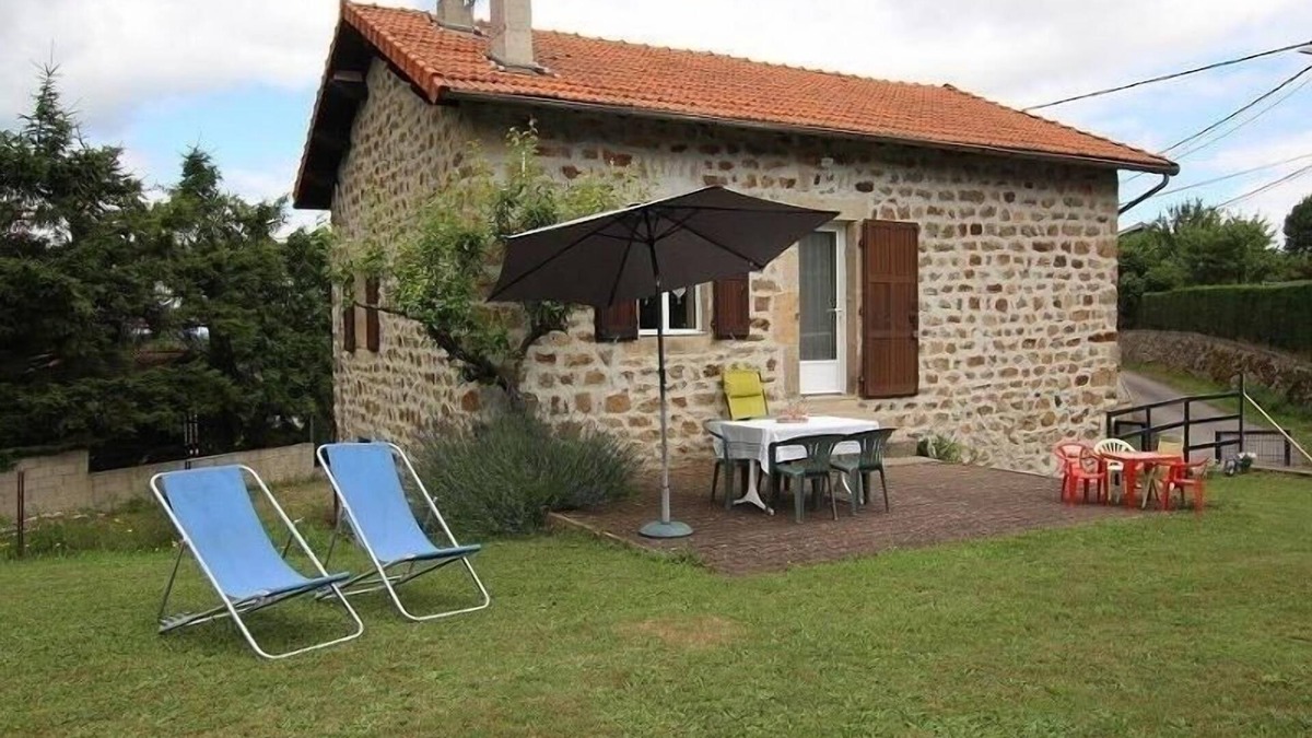 Lantriac Cottage | Charming Cottage with Terrace, Near Puy-en-Velay, Family-Friendly, Nature & Activities