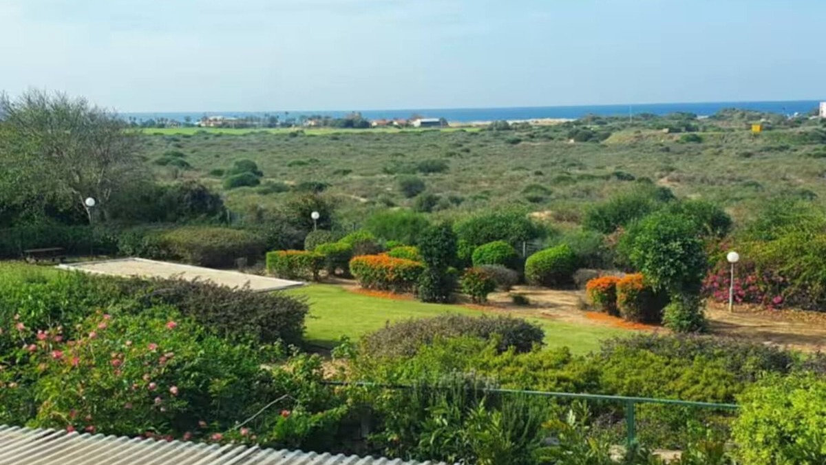 Caesarea Cottage | Charming cottage with garden and sea view in area with gym and pool in Caesarea