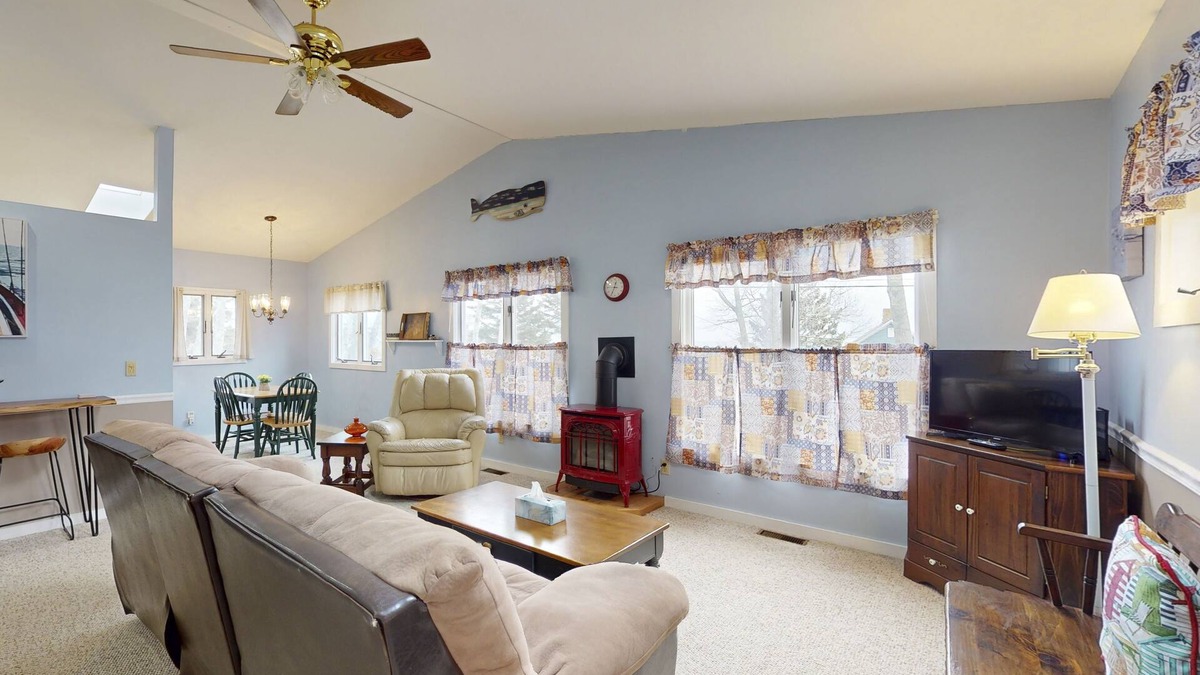 Chamberlain Cottage | Charming Cottage with Ocean Views, Wifi, and Washer and Dryer
