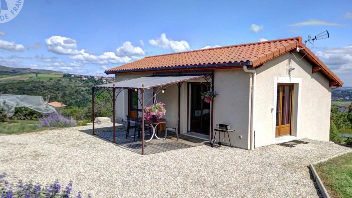 Genilac Cottage | Charming Cottage with Private Terrace, Garden, and Modern Amenities in Genilac