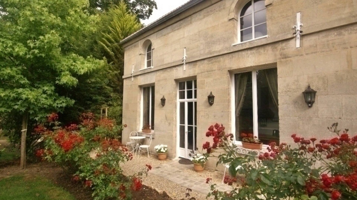 Mouy Cottage | Charming Cottage with Private Garden, Family Friendly, Near Historical Sites