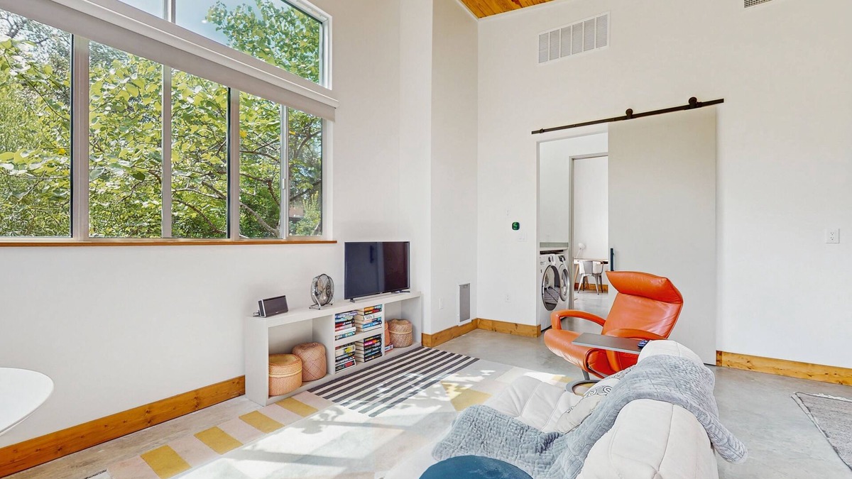 Barton Hills House | Charming cottage with walk-in shower & walkable Austin location