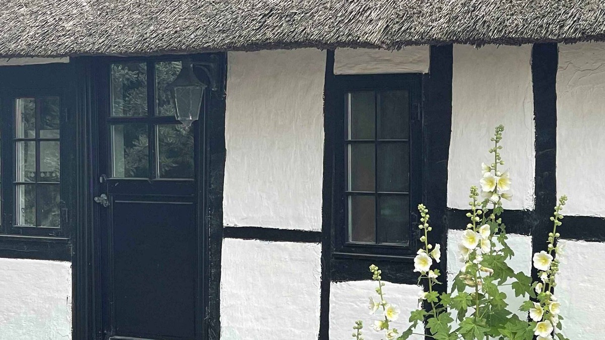Holeby Villa | Charming cottage within walking to beach