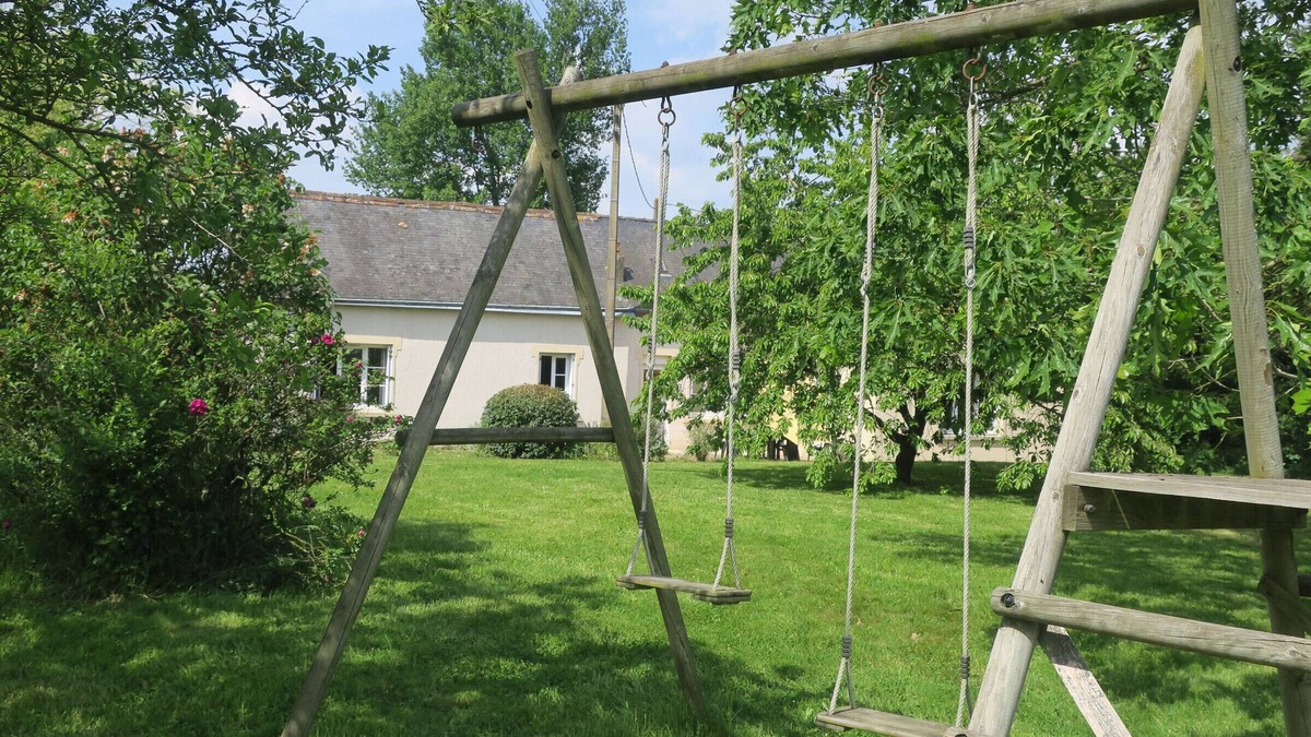 Montreuil-le-Henri Cottage | Charming Countryside Cottage with Garden, Fireplace, Near Hiking Trails and Loire Castles