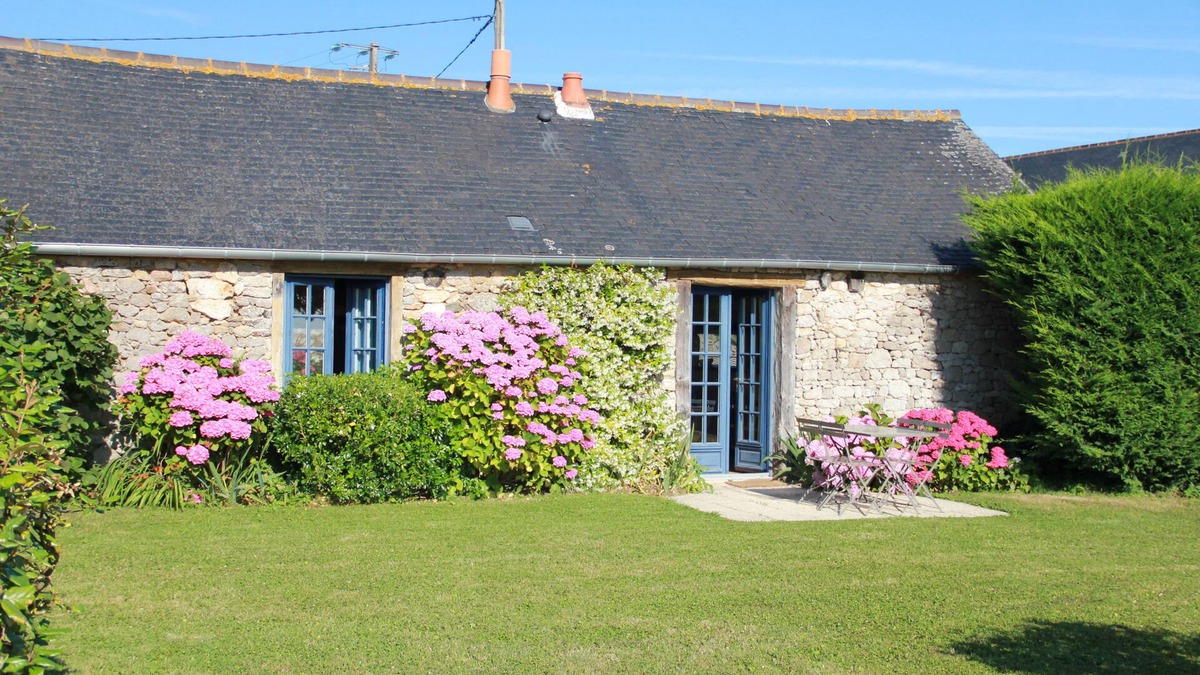 Tregon House | Charming country house with private garden 3 km from the beach