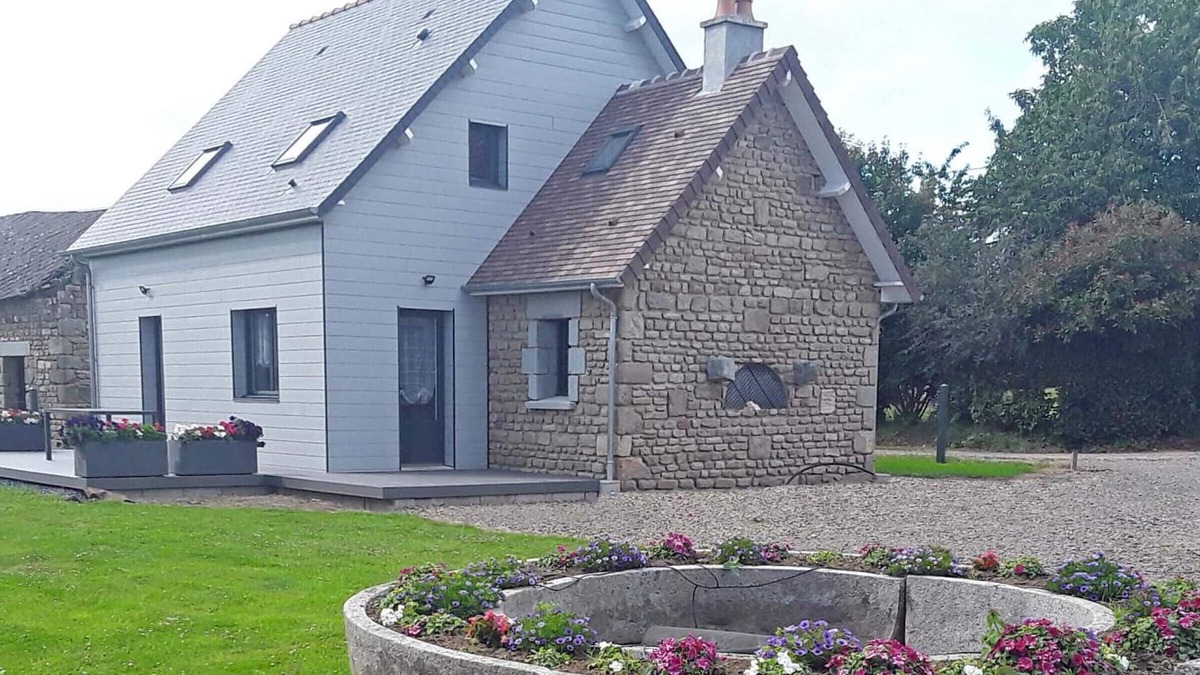 Sainte-Opportune Cottage | Charming Countryside House: Enclosed Garden, EV Charging, Nearby Nature Trails, Ideal for Families