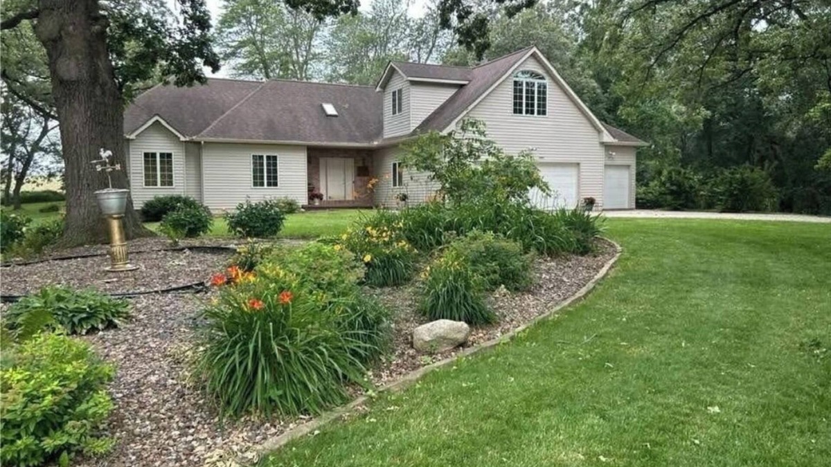 Clinton House | Charming country 4 bed/2 bath house in Clinton, near golf & casino. Wifi, A/C