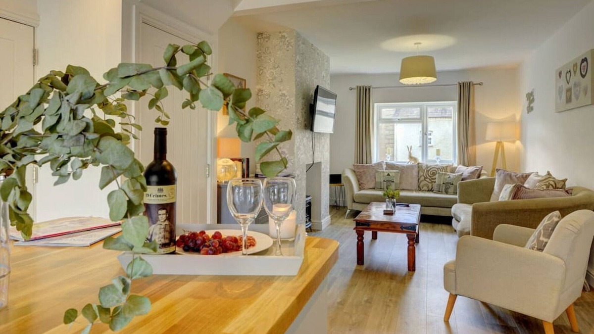 Kineton House | Charming Country Cottage near Cotswolds Sleeps 8 4 bathrooms Kineton Near M40 Gaydon - Inspire Homes