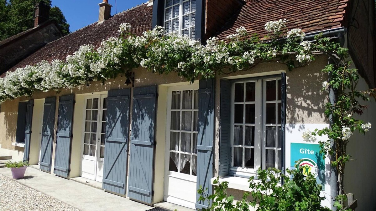 Pouille Cottage | Charming Country Cottage Near Loire Castles, Zoo, and Vineyards with Garden and Terrace