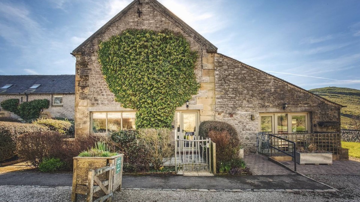 Crowdecote Cottage | Charming country cottage with stunning views