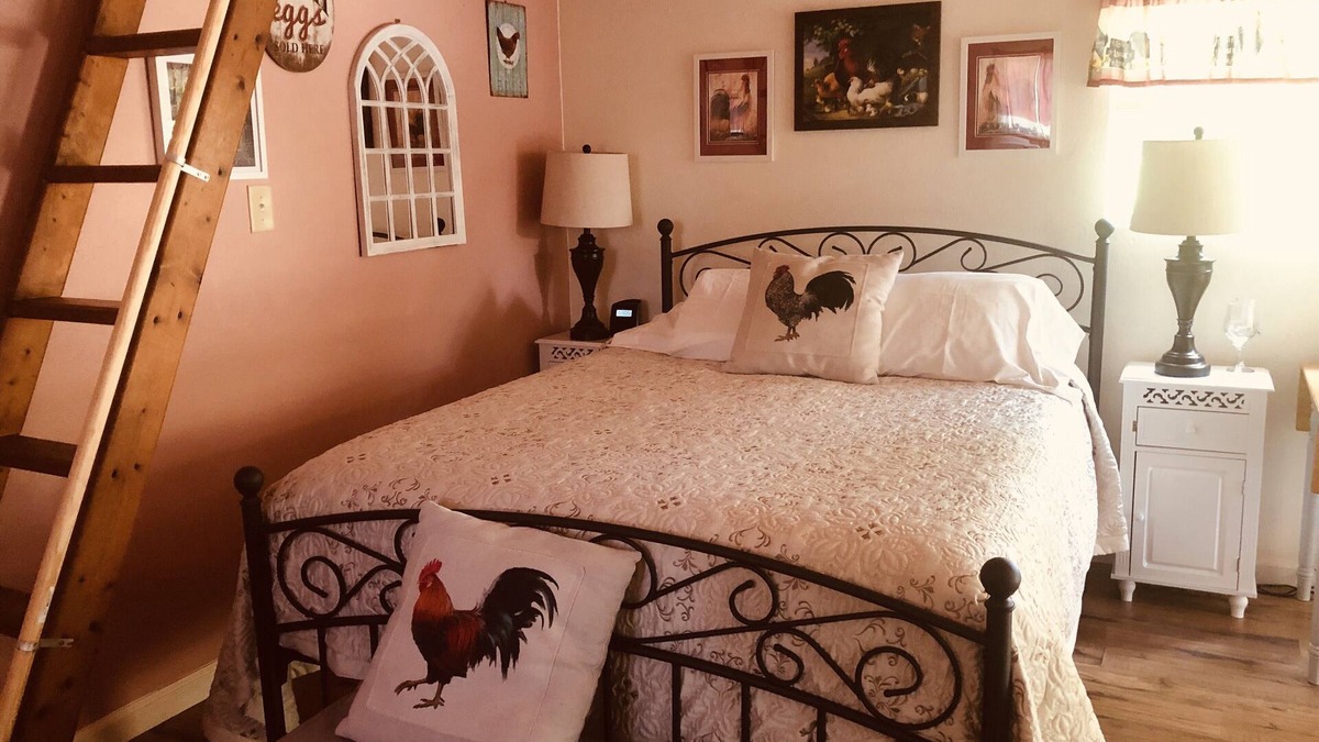 Fortuna House | Charming Country Cottage close to redwoods, Coast, and other Attractions