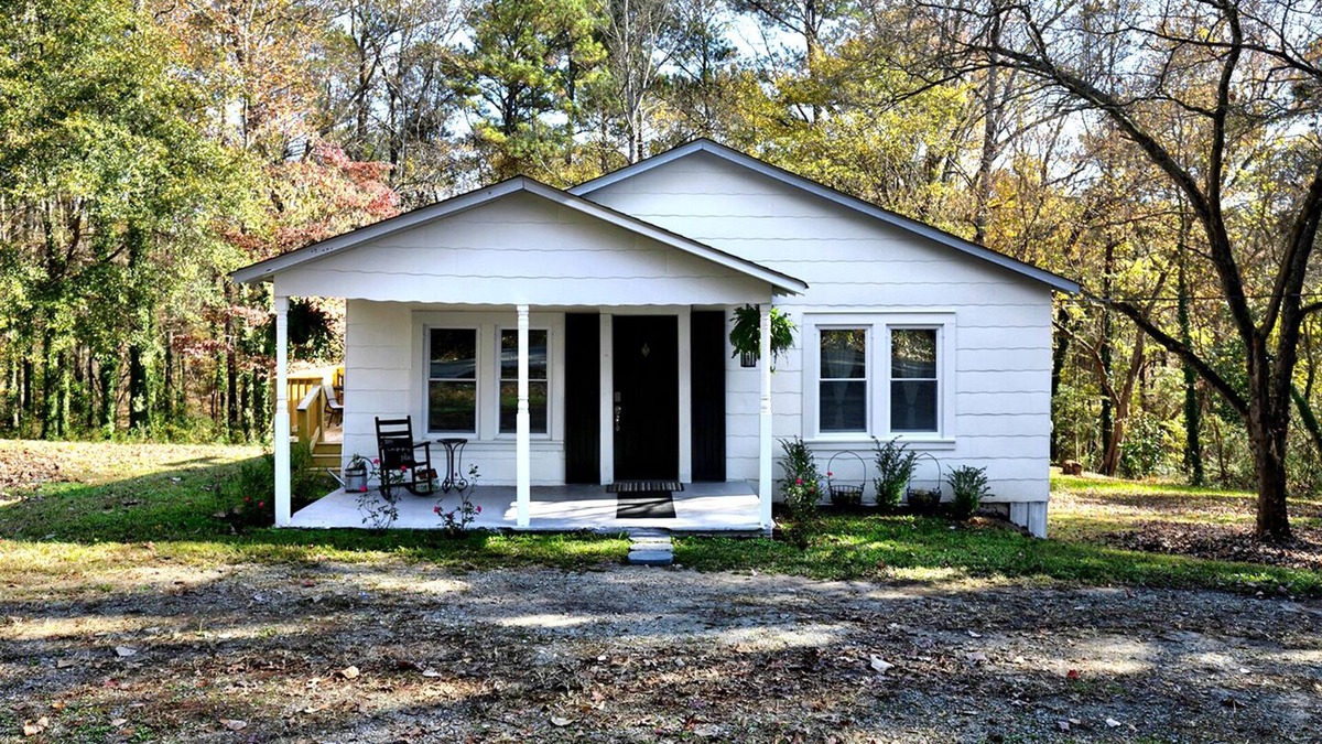 Dallas House | Charming Country Cottage Retreat - Walking distance to Downtown