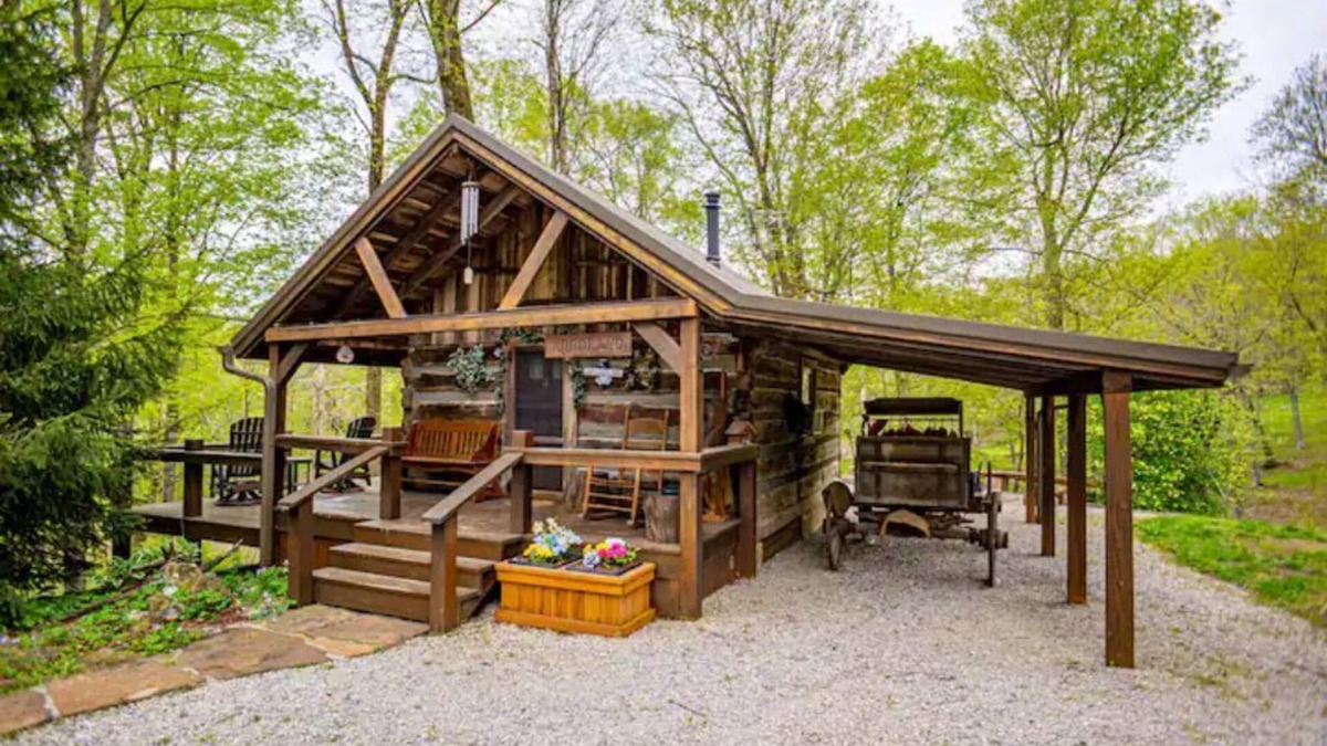Derby Cabin | Charming, country escape cabin: Woodland Cabin
