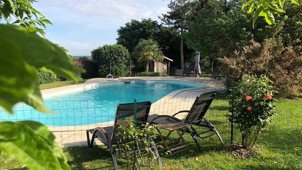Solesmes Bed & Breakfast | Charming Country Guesthouse with Pool near Solesmes Abbey