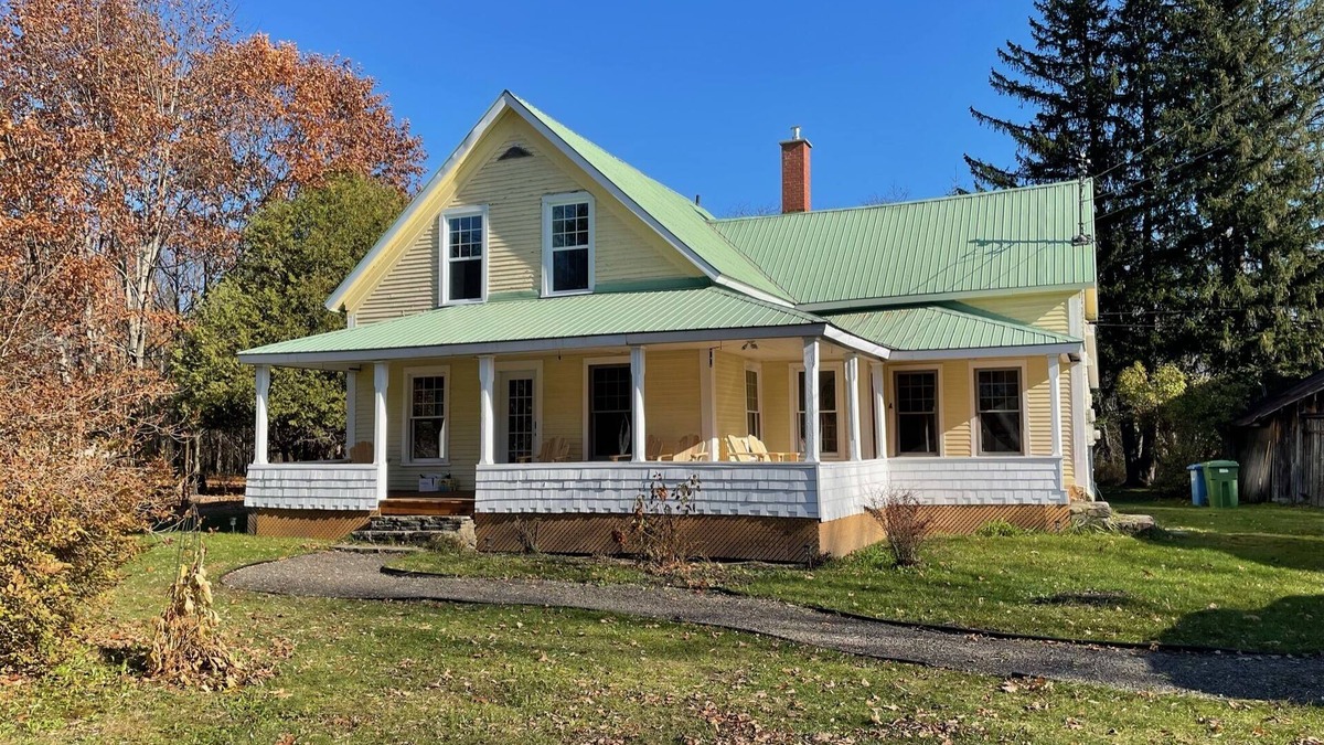 Ayers Cliff Ski Chalet | Charming Country House in Ayer's Cliff