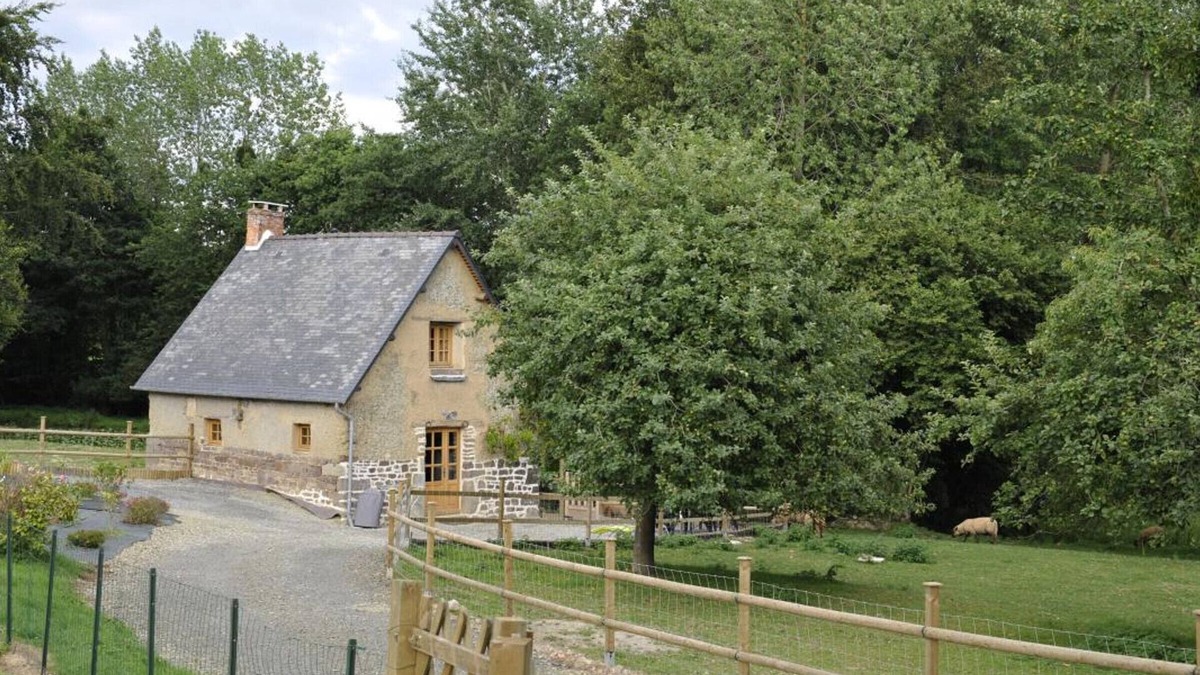 Hudimesnil Cottage | Charming country home with enclosed garden and WiFi
