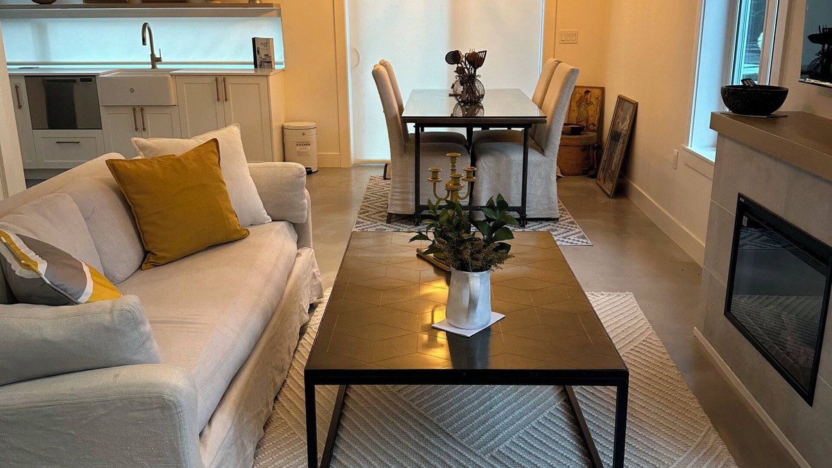 West Point Grey House | Charming country home in beautiful Pt Grey Village. Close to Beach, UBC, DT.