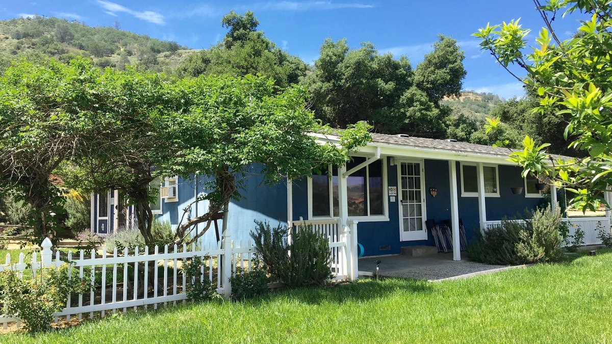 Paicines House | Charming Country Home Located on 1,000 Acre Ranch - Only 10 minutes to Pinnacles