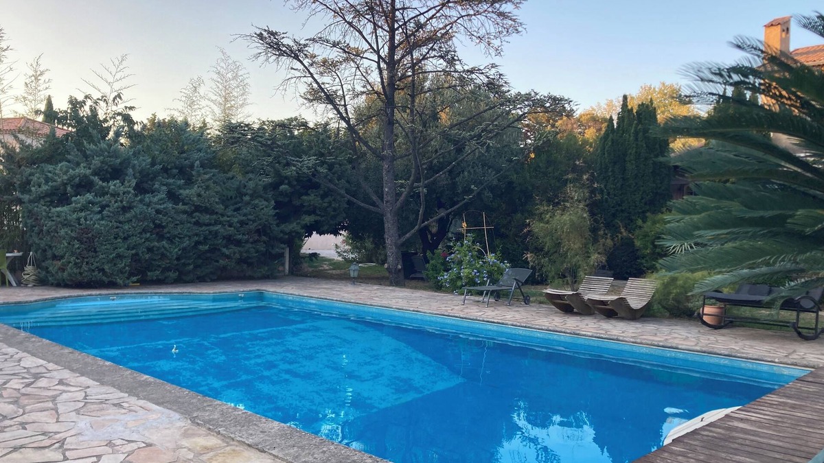 14th Arrondissement House | Charming country house in wooded grounds. A country feel in the city!