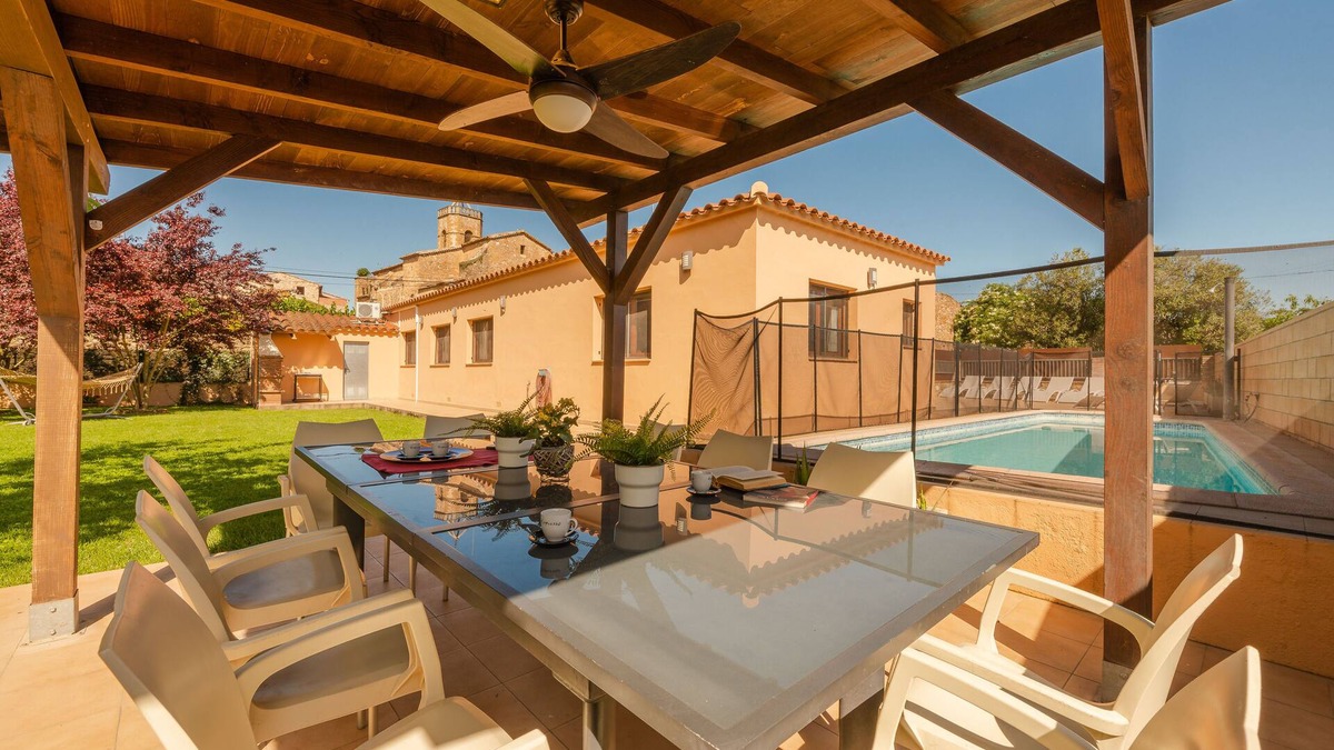Cistella Cottage | Charming country house ideal for families, with large garden and pool