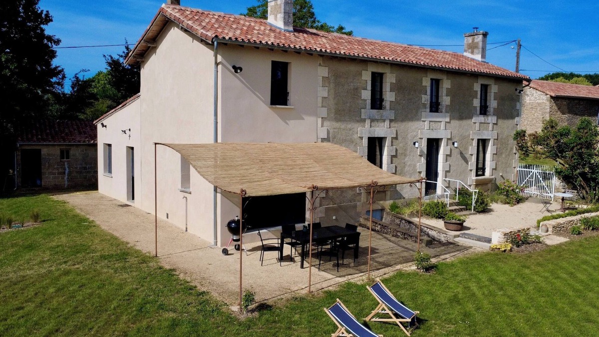Latille House | Charming country house set in landscaped grounds of 5000 m2