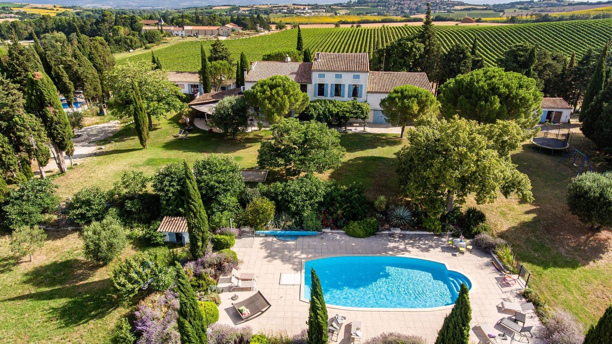 Montreal Cottage | Charming country house in a very quiet location with a large garden and private pool