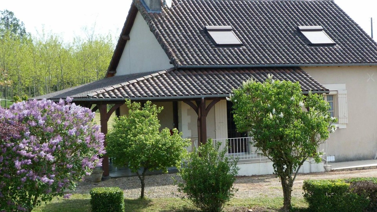 Thiviers Cottage | Charming Country House with Garden, 4G Internet, and Bicycles near Thiviers