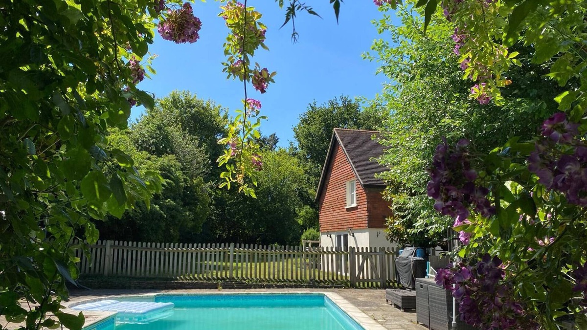 Plummers Plain House | Charming Country House, Heated Pool, Gated Entrance, Secure Parking, Sleeps 8