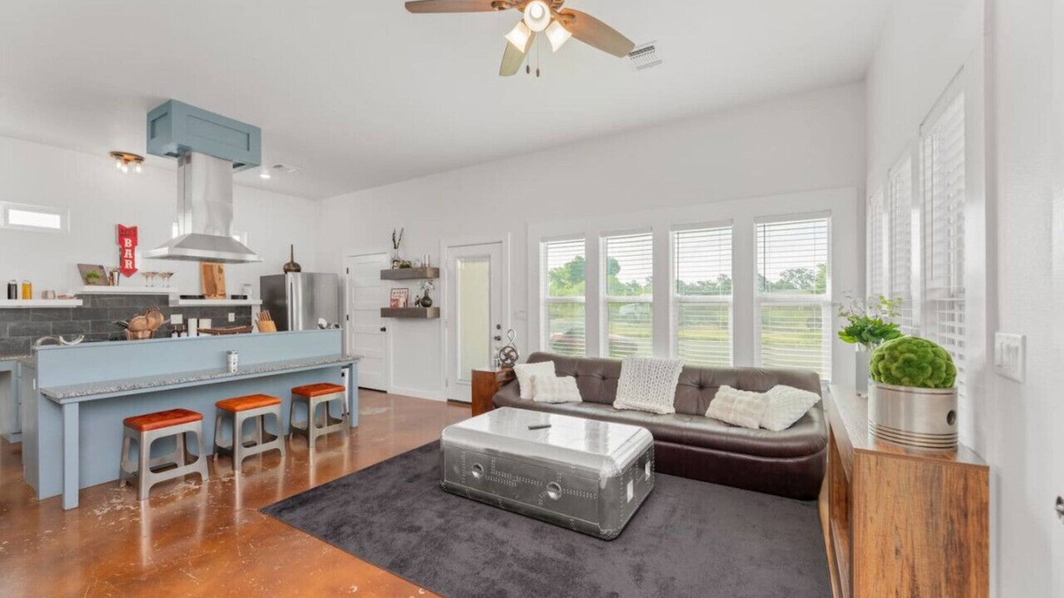 La Grange House | Charming Country Retreat Near Winery, and Brewery