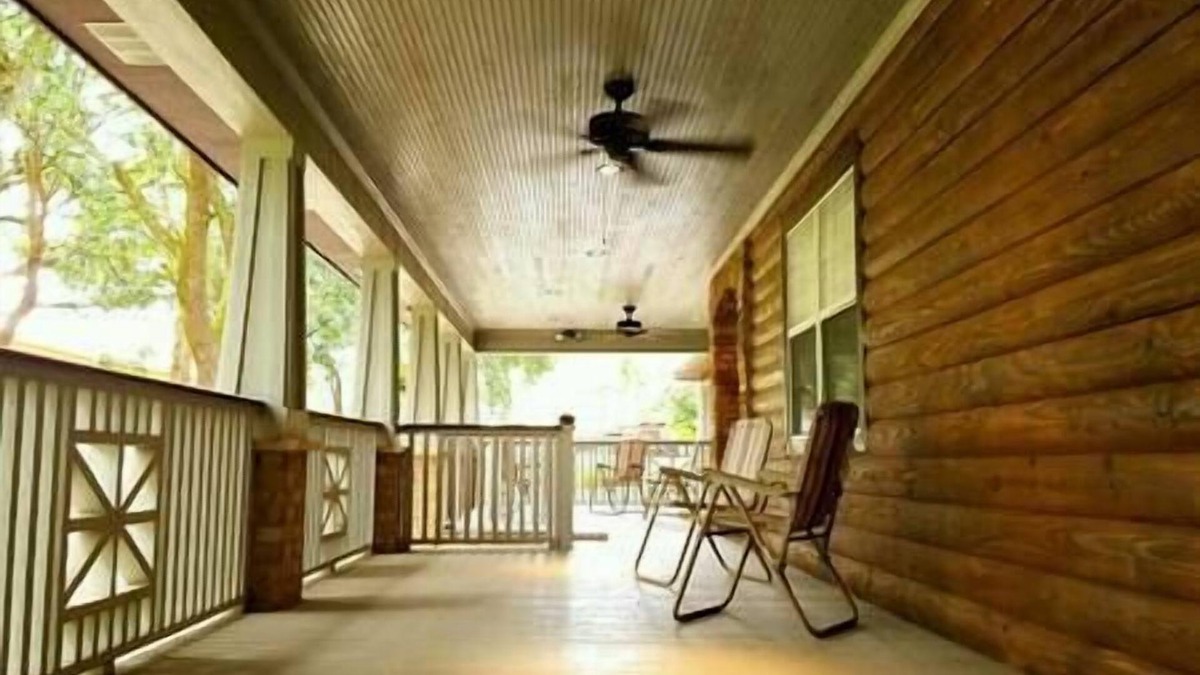 Saint Elmo House | Charming Country Cabin with Self Check In