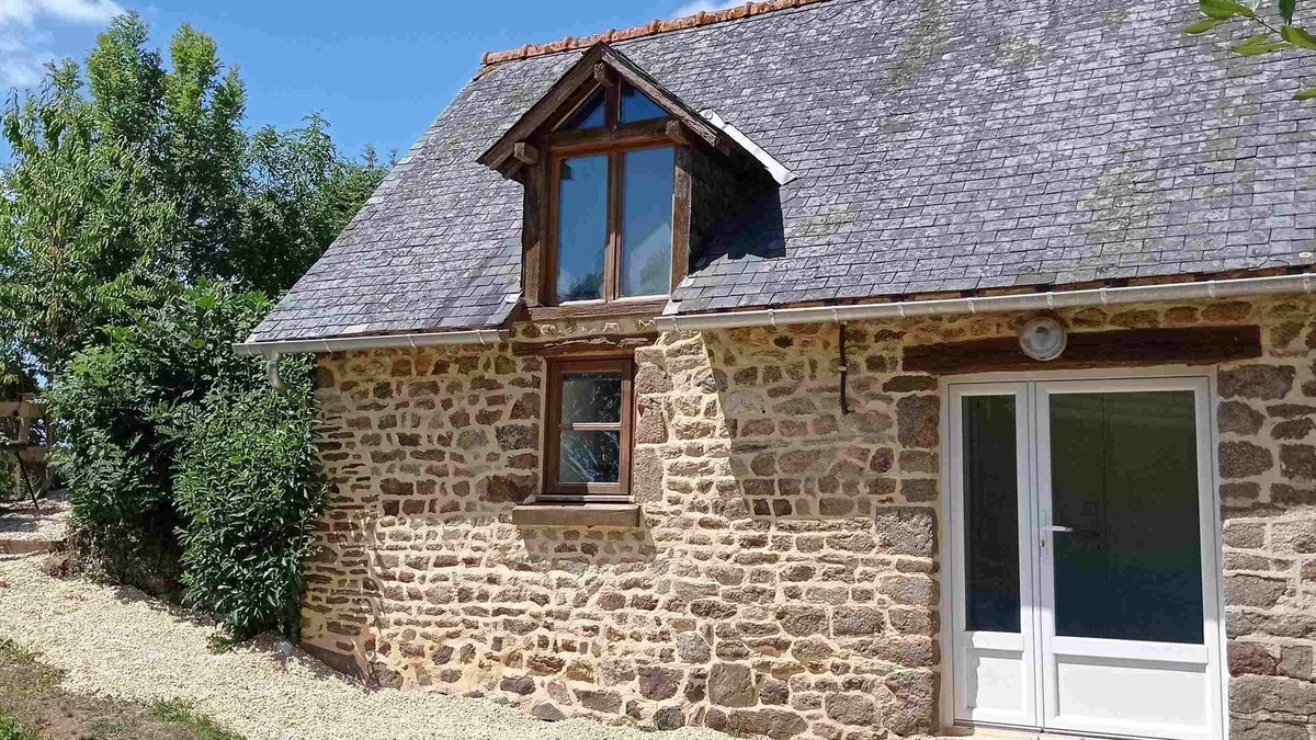 Mantilly Cottage | Charming countryside cottage with heated pool & private jacuzzi. 3 star rated