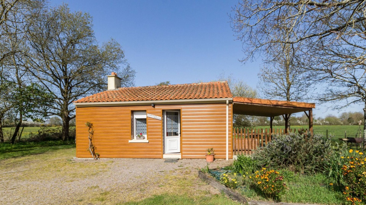 Frossay Cottage | Charming Countryside Cottage with Terrace, Wi-Fi, Near Pornic