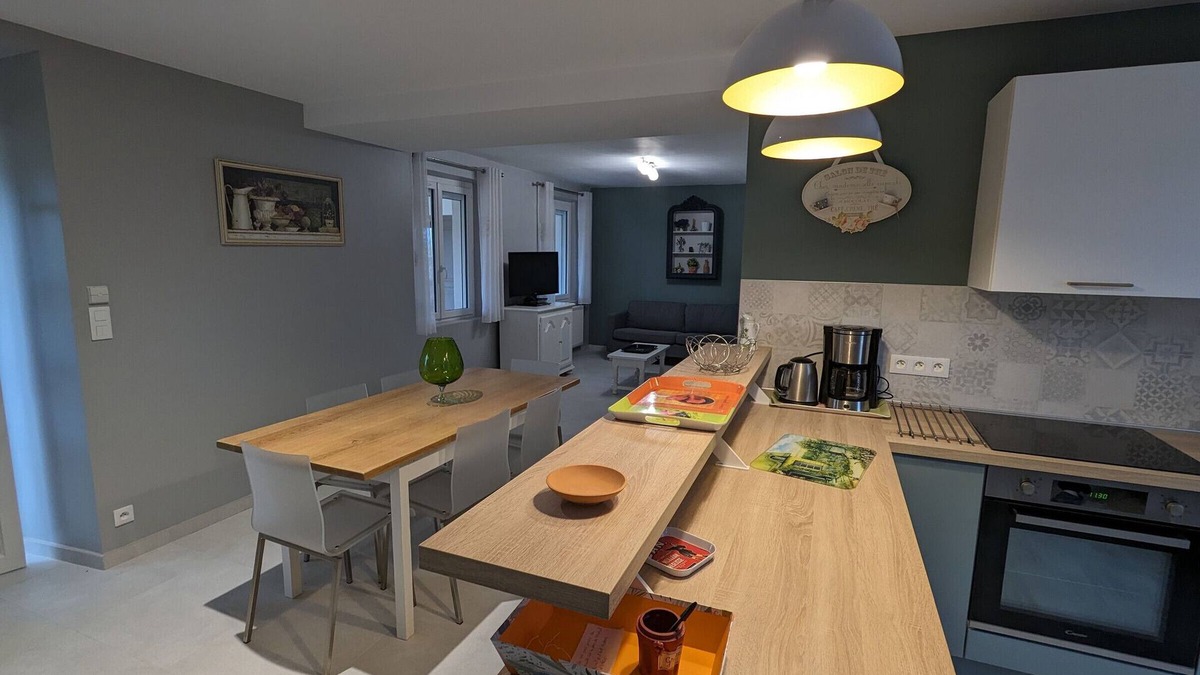 Trainou Cottage | Charming Countryside Cottage: Tranquil Farm Stay, Near Forest and Scenic Bike Routes