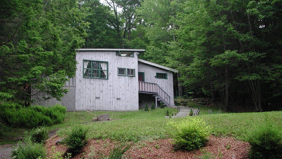 Willow Cottage | Charming Countryside Cottage in woodstock with outdoor hottub. Very private.