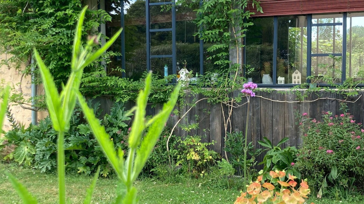 Louplande Cottage | Charming Countryside House, 10 min from Le Mans, Close to A11, with Private Terrace