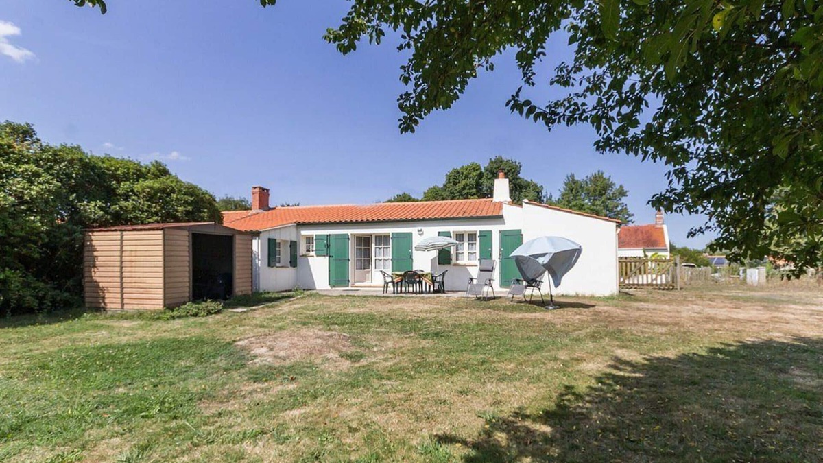 Machecoul Cottage | Charming Countryside Cottage Near Beach with Bikes and Garden