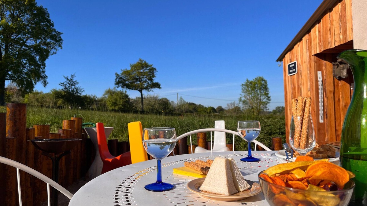 Briantes Cottage | Charming Countryside Retreat: Vintage Style, Modern Comforts, All-Inclusive Amenities