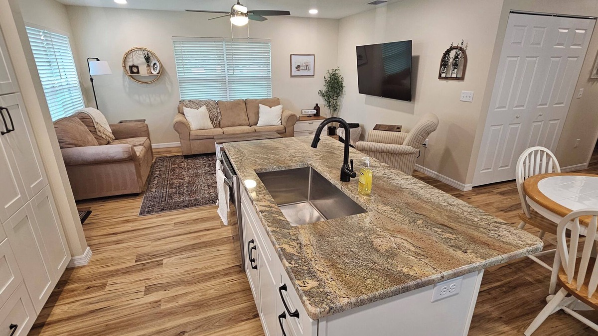 Palmetto House | Charming County Cottage - 5 Star Rated on Leading Vacation Rental Platform!