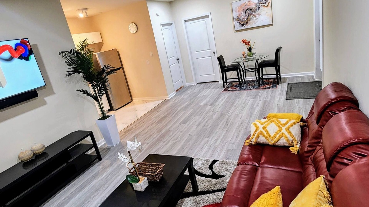 Glenarden House | Charming & cozi Basement in a Family-Friendly Lanham Neighborhood, MD.nn
