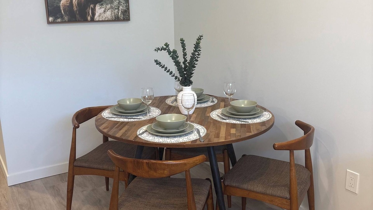 Okotoks Apartment | Charming & Cozy 1-Bd Suite. Perfect for a Gateway