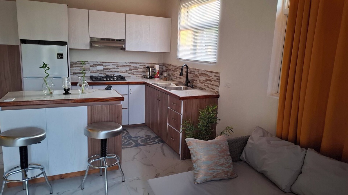 West Coast Apartment | Charming cozy 1-bedroom apartment in fabulous Cottage St. George with WiFi, AC