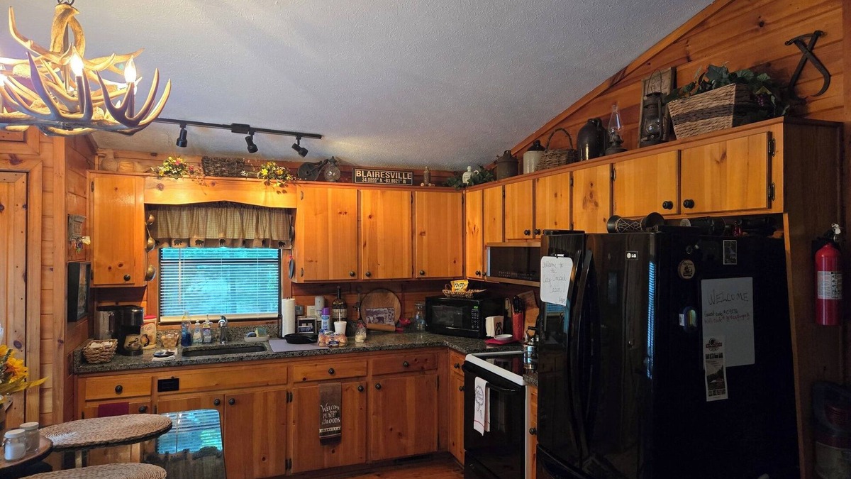 Unaka Cabin | Charming cozy 2-bedroom Cabin