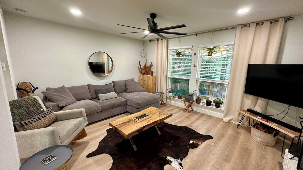 Wyldwood House | Charming & Cozy 2-Bedroom Retreat in South Austin + Patio Backyard Oasis