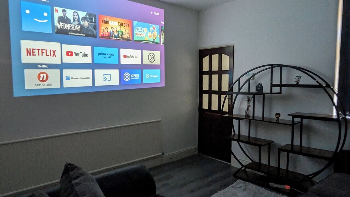 Oadby House | Charming Cozy 4-bedroom house with Projector, Snack cupboard, Highspeed WI-FI