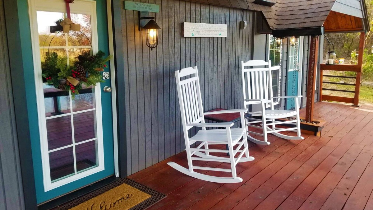 Fort Worth Cabin | Charming cozy cabin! Stocked pond, firepit, outdoor games!
