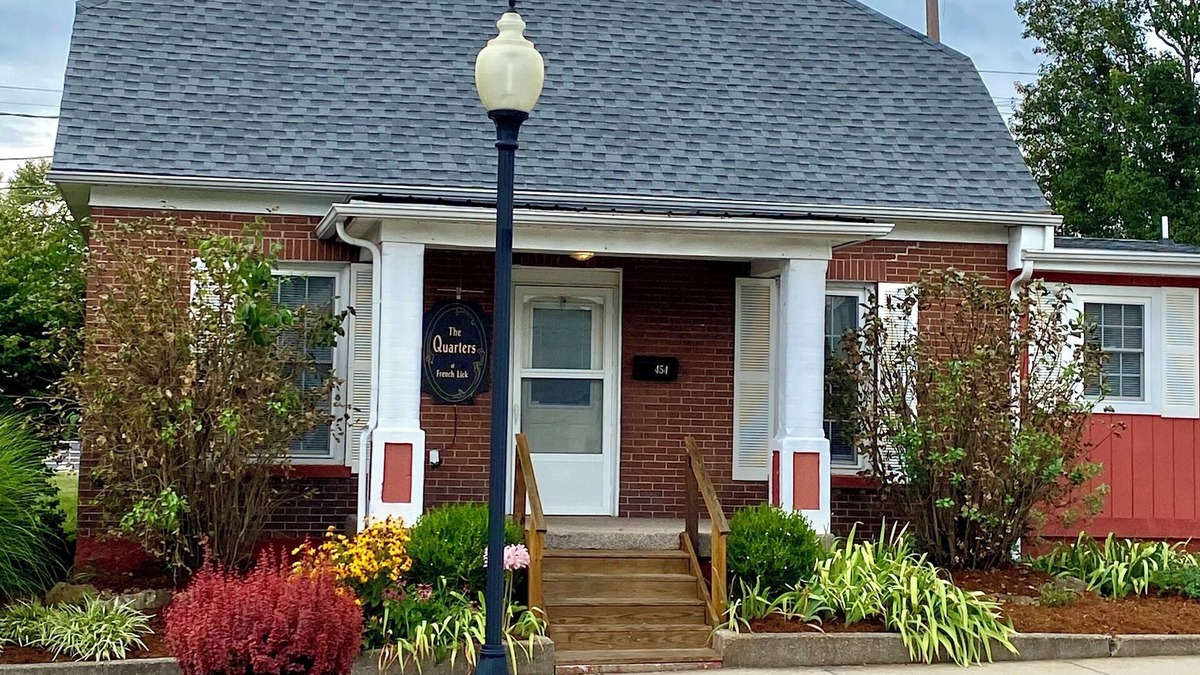French Lick Cottage | Charming,Cozy, Cottage - French Lick Quarters - Walk Casino/Resort, Pubs, Etc